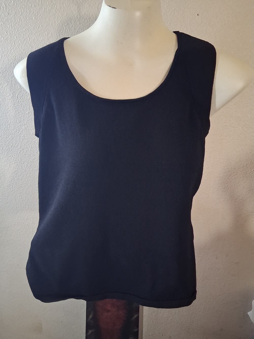 Jones New York Black Sleeveless Scoop Neck Top Sz Small